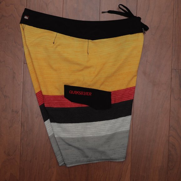 Quicksliver Board Shorts - Picture 3 of 4